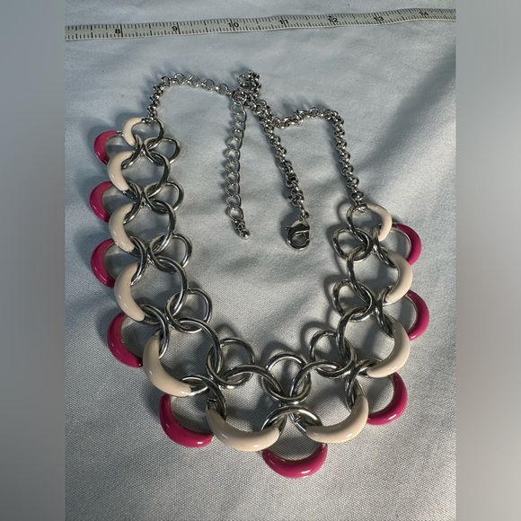 Silver and pink minimalist chain mail design necklace - Picture 6 of 6